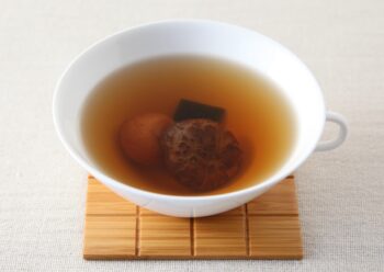 干ししいたけの蒸しスープの画像