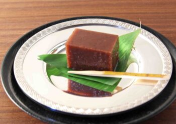 黒糖風味の水羊羹の画像