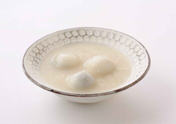 酒醸芝麻湯圓（黒ごまあん入り甘酒白玉）の画像