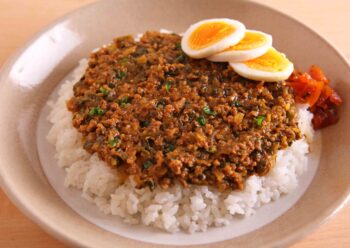 にらのドライカレーの画像