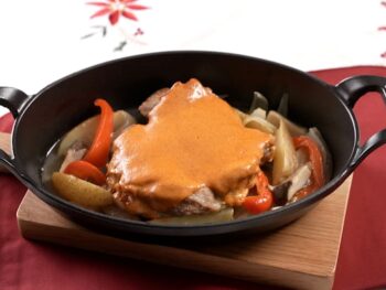 クリスマスチキンソテー 鶏の焼き方とソースが決め手！鶏もも肉のオーロールソテーの画像