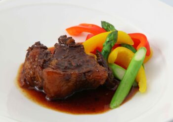 牛バラ肉の黒酢煮込みの画像