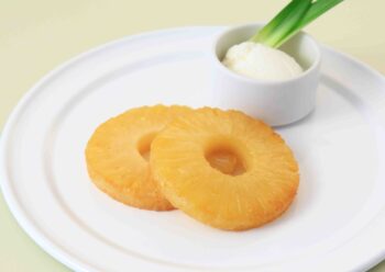 焼きパイン ヨーグルトアイス添えの画像